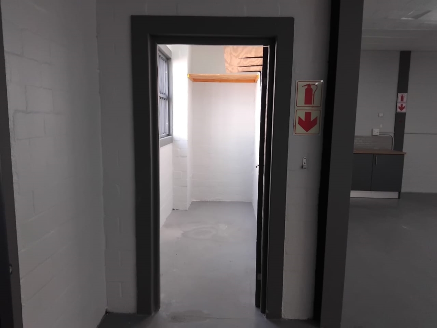 To Let commercial Property for Rent in Middedorp Western Cape